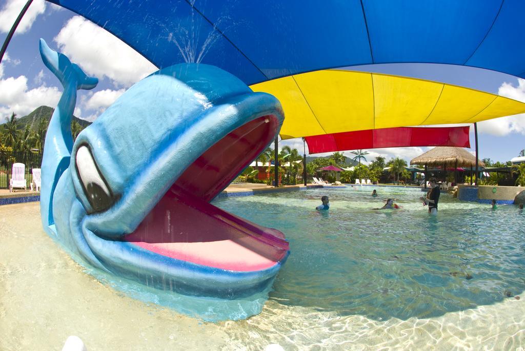 Ingenia Holidays Cairns Coconut Ngoại thất bức ảnh The whale fountain at Wet 'n' Wild