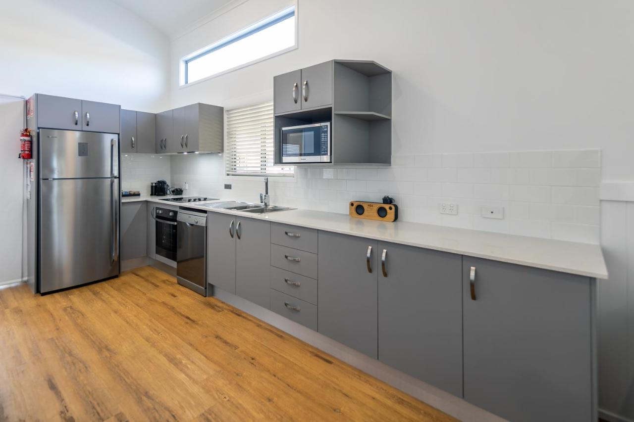 Ingenia Holidays Cairns Coconut Ngoại thất bức ảnh A kitchen in a student apartment at the University of Western Australia